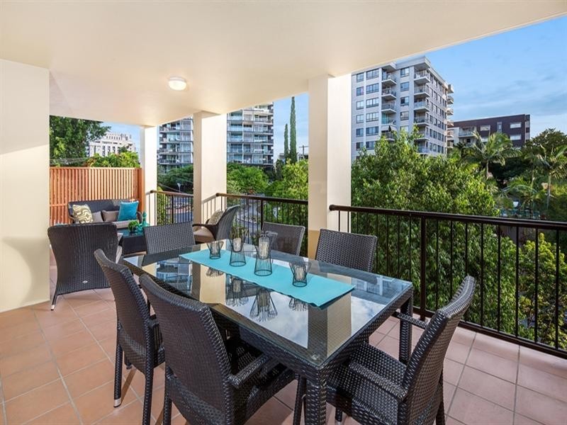 64 Lambert Street, Kangaroo Point QLD 4169