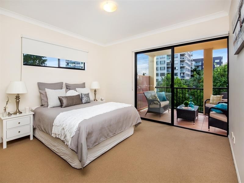 64 Lambert Street, Kangaroo Point QLD 4169