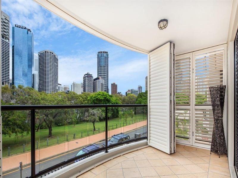 308/36 Macdonald, Kangaroo Point QLD 4169