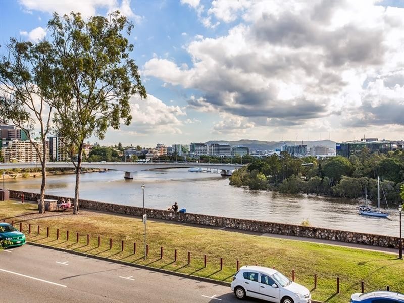 132 River Terrace, Kangaroo Point QLD 4169