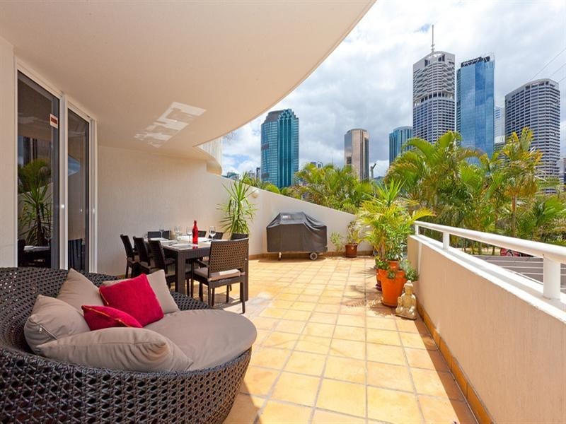 16 Bright Street, Kangaroo Point QLD 4169