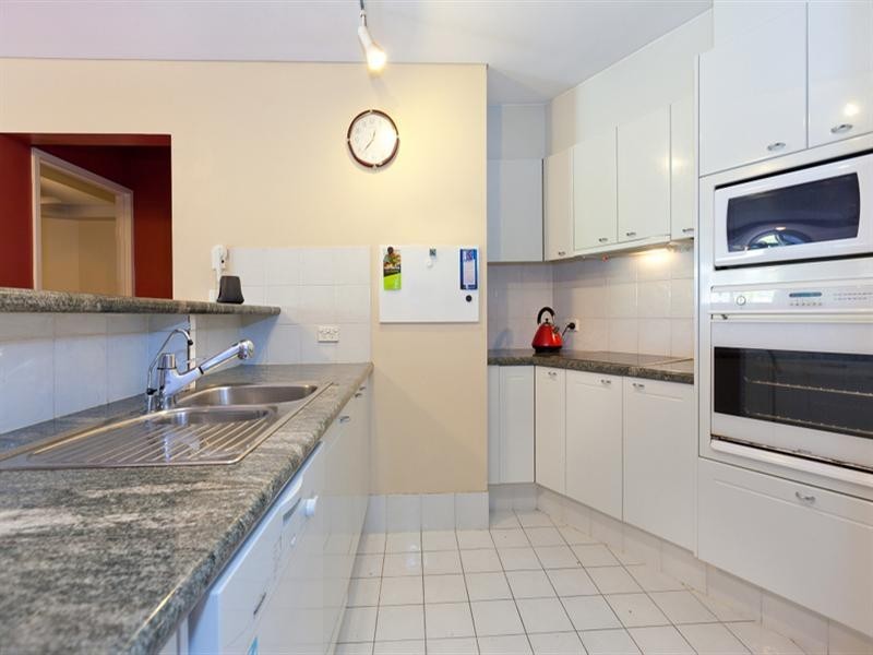 16 Bright Street, Kangaroo Point QLD 4169