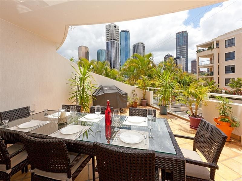 16 Bright Street, Kangaroo Point QLD 4169