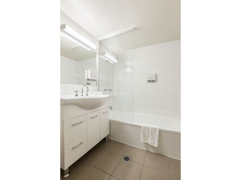 238/85 Deakin Street, Kangaroo Point QLD 4169