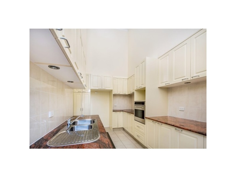 2 Goodwin Street, Kangaroo Point QLD 4169