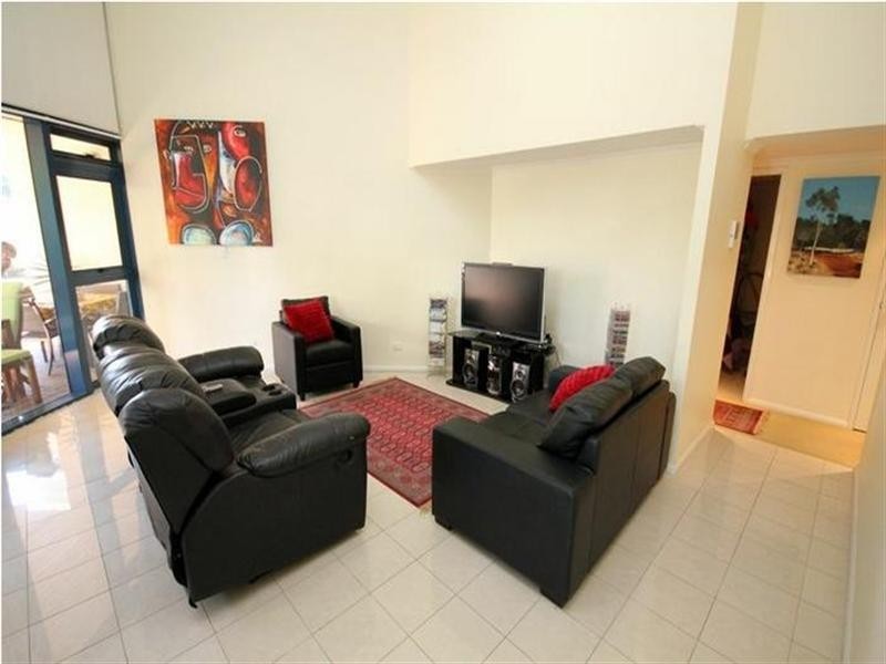 2 Goodwin Street, Kangaroo Point QLD 4169