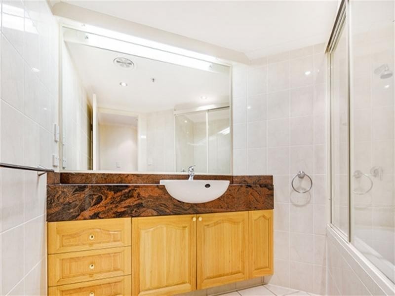 2 Goodwin Street, Kangaroo Point QLD 4169