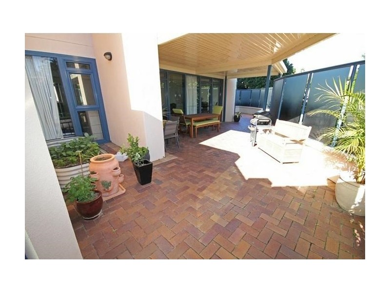 2 Goodwin Street, Kangaroo Point QLD 4169