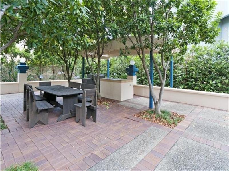 2 Goodwin Street, Kangaroo Point QLD 4169