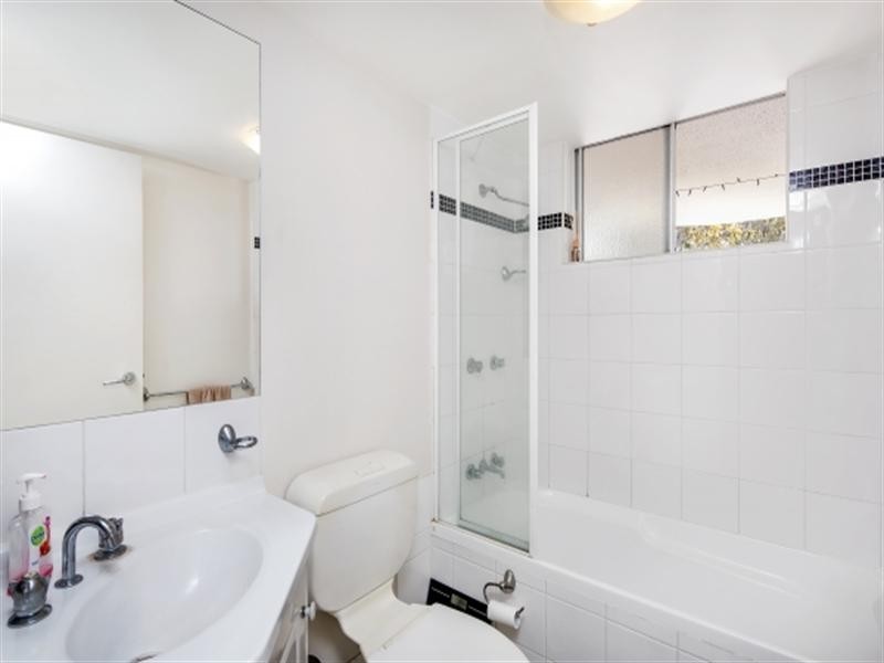 2/275 Shafston Avenue, Kangaroo Point QLD 4169