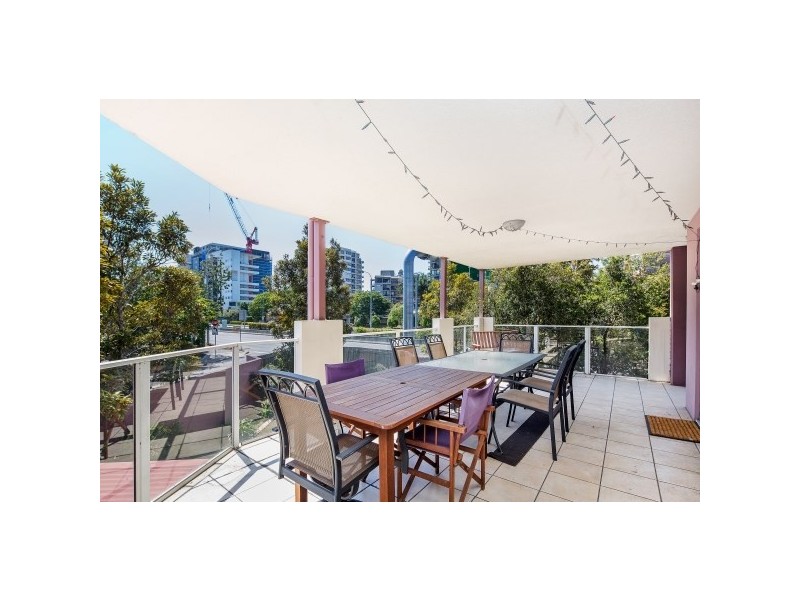 2/275 Shafston Avenue, Kangaroo Point QLD 4169