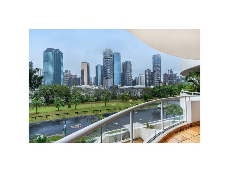 16 Bright Street, Kangaroo Point QLD 4169