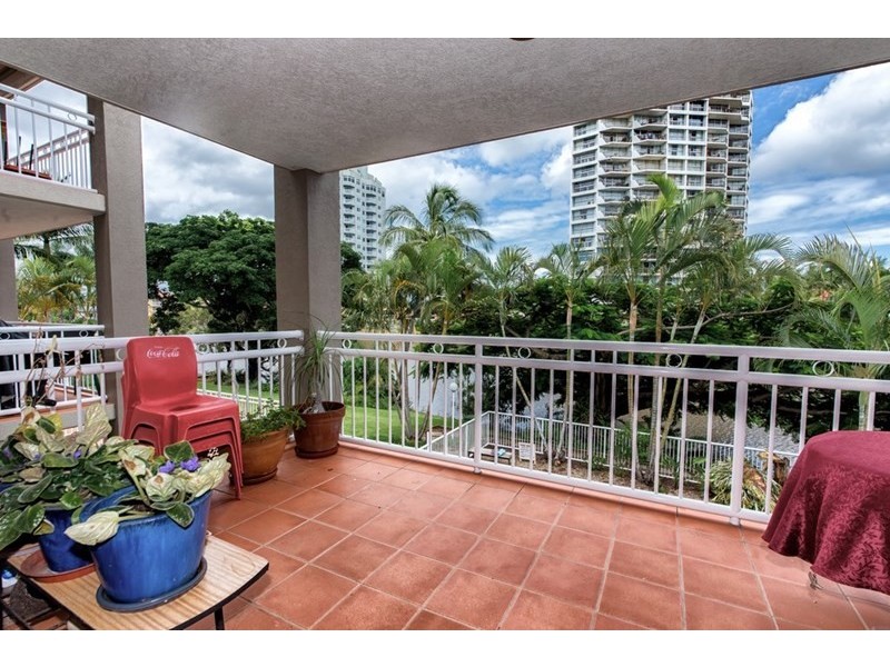 10/16 Paradise Island, Surfers Paradise QLD 4217