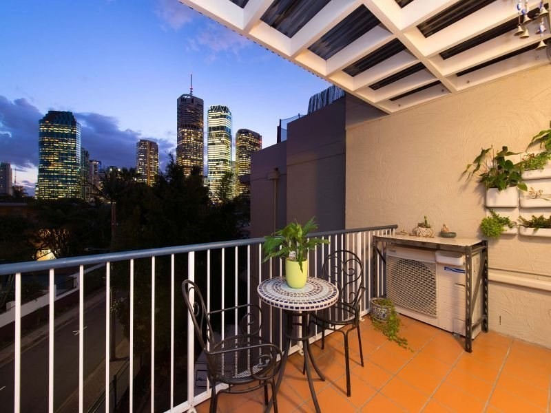 123 Main Street, Kangaroo Point QLD 4169