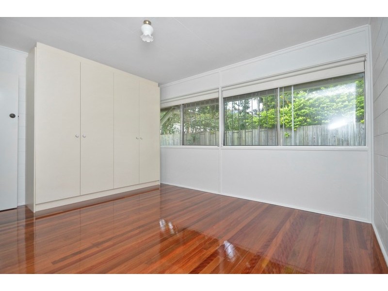 110 McIlwraith Avenue, Norman Park QLD 4170