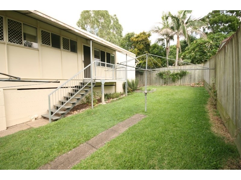 110 McIlwraith Avenue, Norman Park QLD 4170