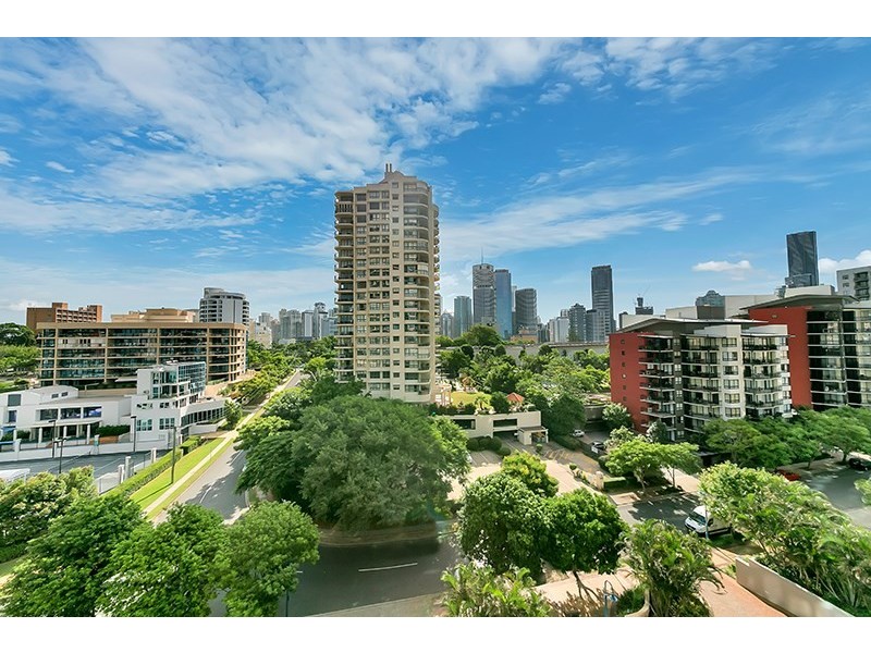 30/2 Goodwin Street, Kangaroo Point QLD 4169
