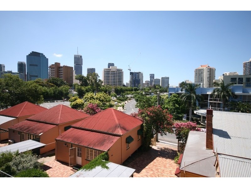 9 Lambert Street, Kangaroo Point QLD 4169