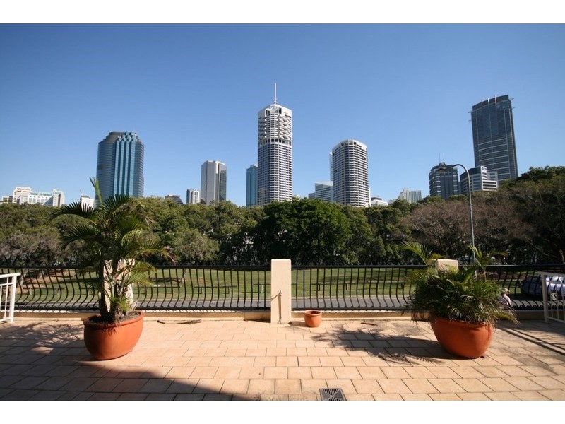 36 MacDonald Street, Kangaroo Point QLD 4169