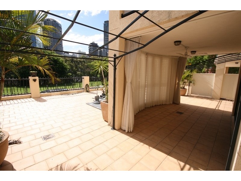 36 MacDonald Street, Kangaroo Point QLD 4169