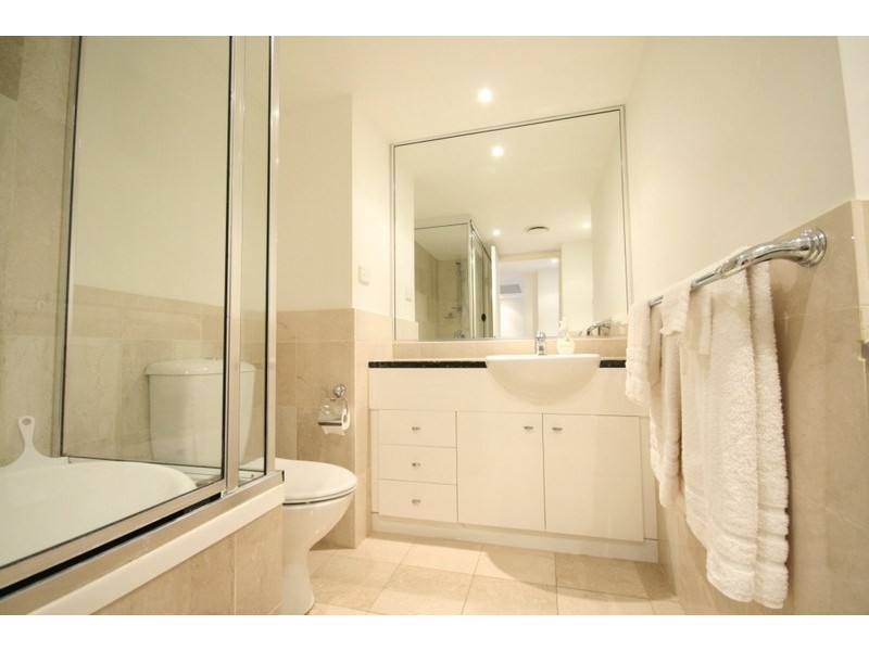36 MacDonald Street, Kangaroo Point QLD 4169