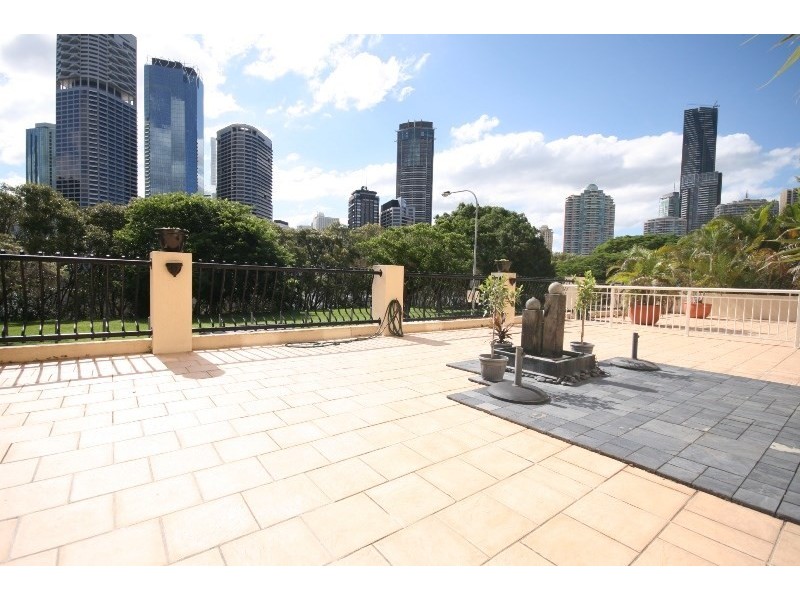 36 MacDonald Street, Kangaroo Point QLD 4169