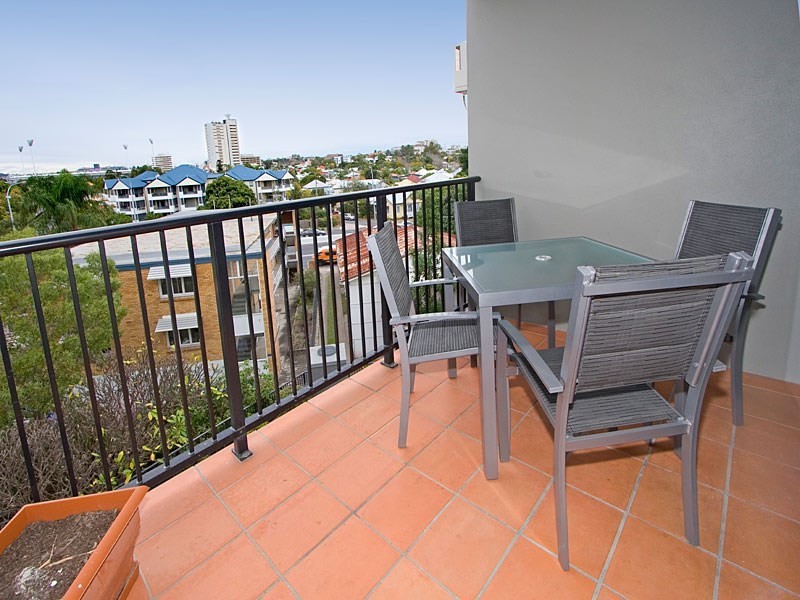 75 Thorn Street, Kangaroo Point QLD 4169