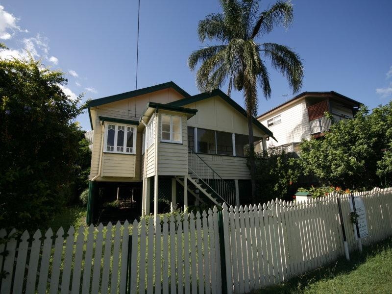 18 Livingstone Street, Yeerongpilly QLD 4105