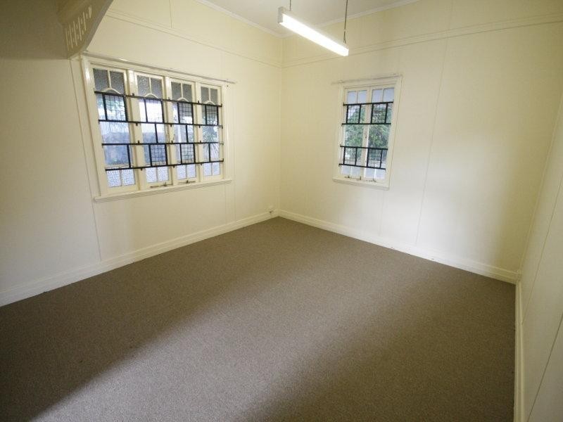 18 Livingstone Street, Yeerongpilly QLD 4105