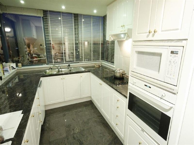 2 Goodwin Street, Kangaroo Point QLD 4169