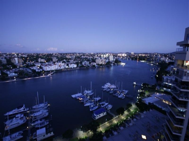 2 Goodwin Street, Kangaroo Point QLD 4169