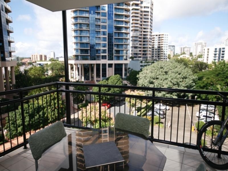 15 Goodwin Street, Kangaroo Point QLD 4169