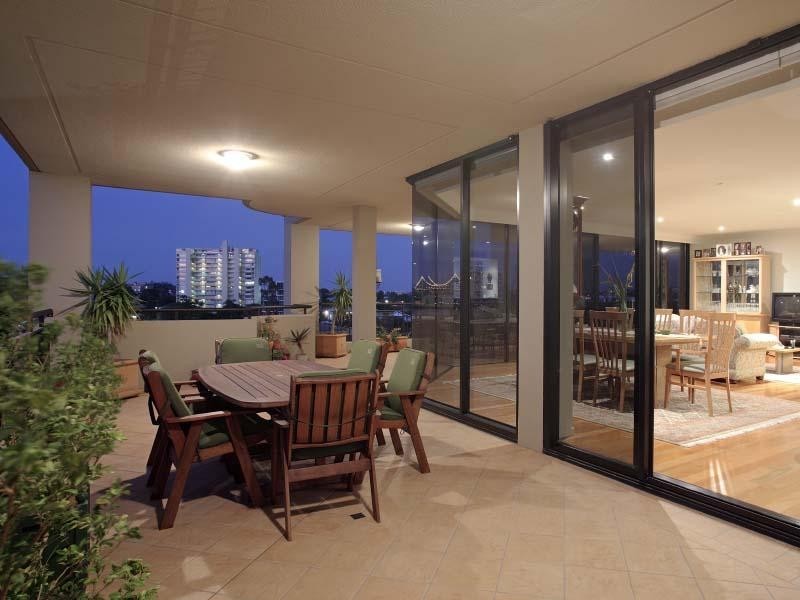 241 Wellington Road, Kangaroo Point QLD 4169