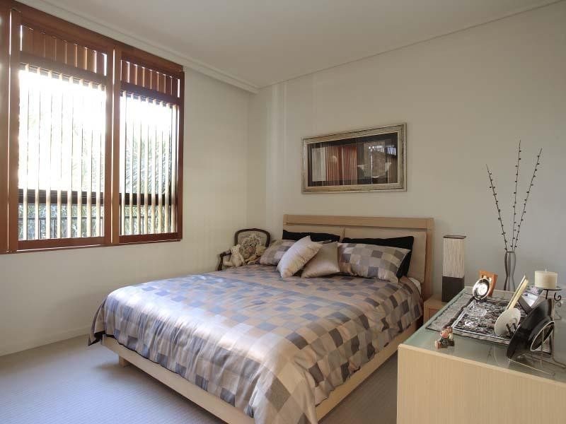 241 Wellington Road, Kangaroo Point QLD 4169