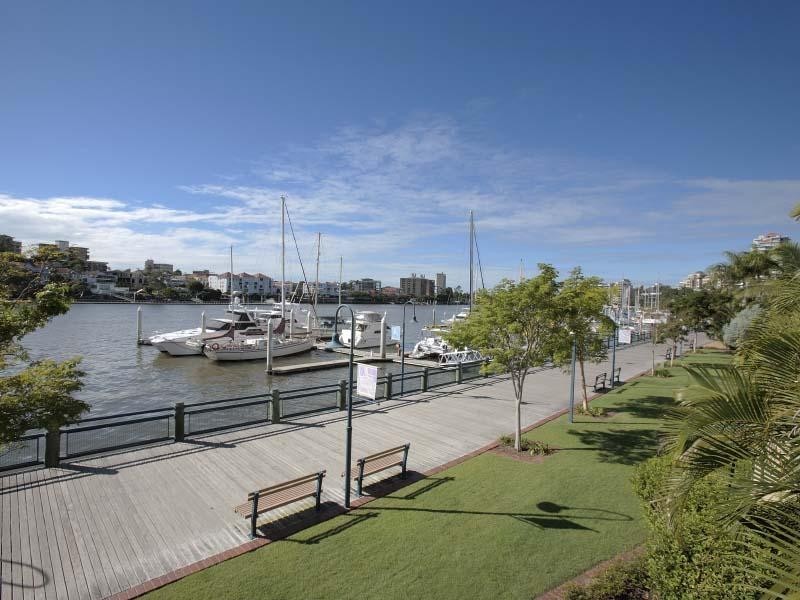 8 Goodwin Street, Kangaroo Point QLD 4169
