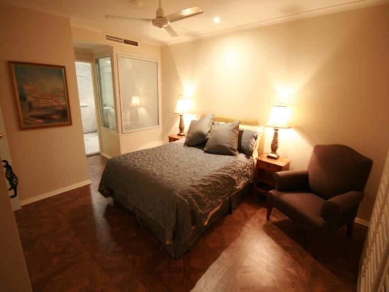 8 Goodwin Street, Kangaroo Point QLD 4169