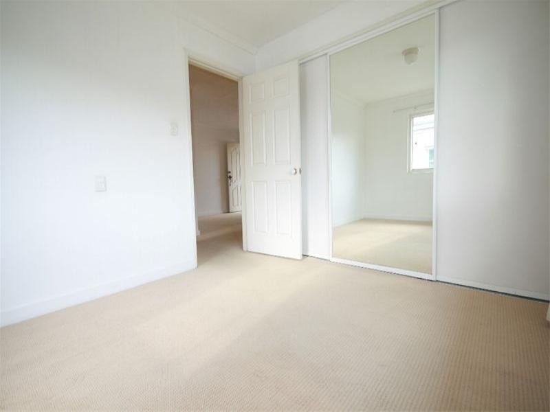 3 49 Lockerbie Street, Kangaroo Point QLD 4169