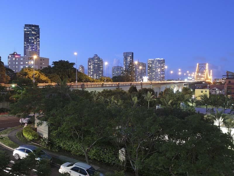 45 Deakin Street, Kangaroo Point QLD 4169