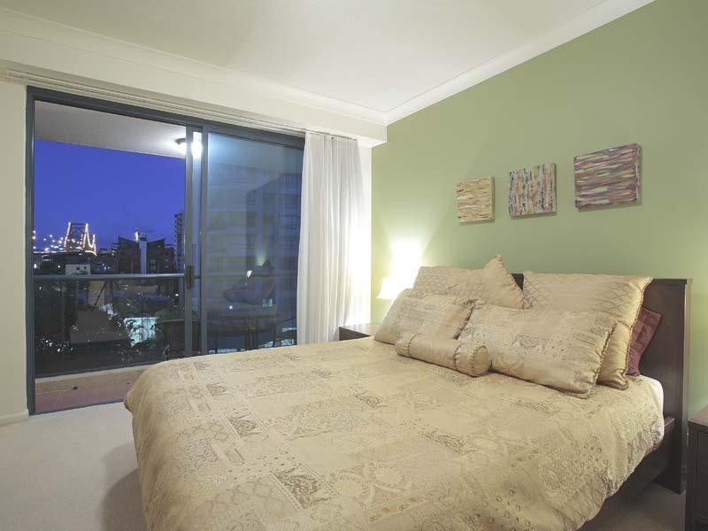 45 Deakin Street, Kangaroo Point QLD 4169