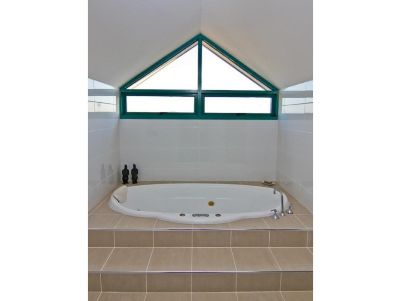 10 Park Avenue, Kangaroo Point QLD 4169