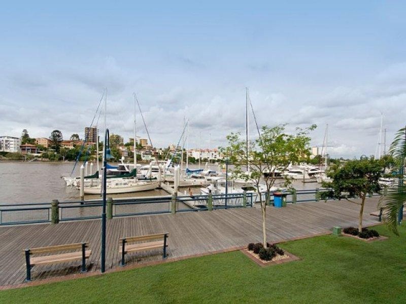 2/8 Goodwin Street, Kangaroo Point QLD 4169