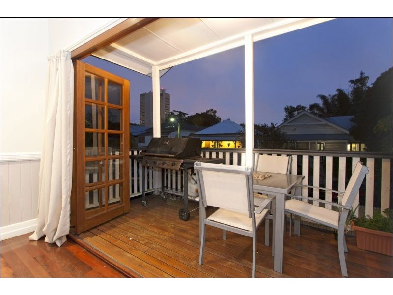 22 Grace Street, Kangaroo Point QLD 4169