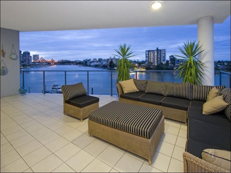 12/98 Thorn Street, Kangaroo Point QLD 4169