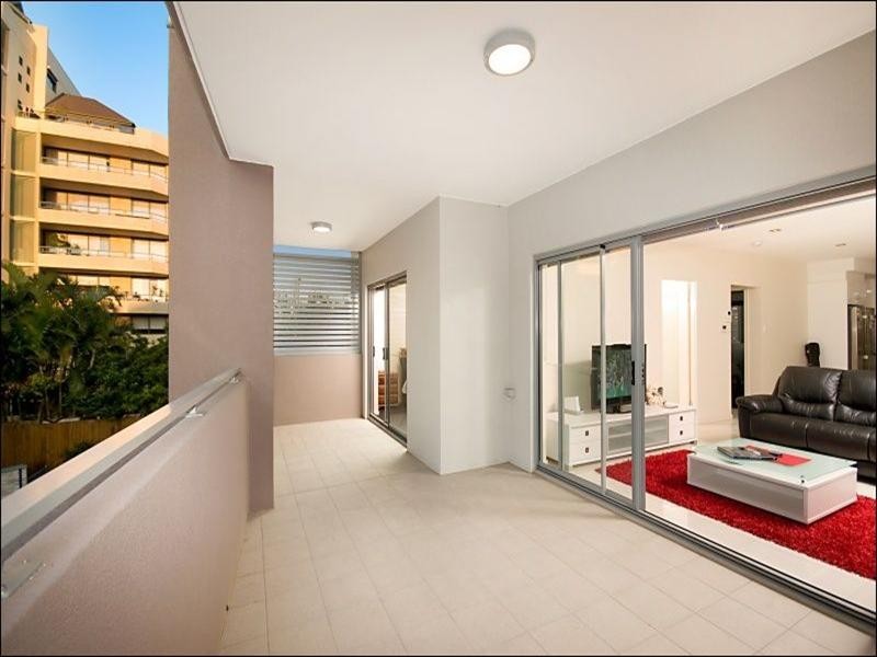 4/215 Wellington Road, East Brisbane QLD 4169