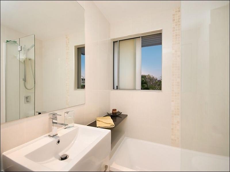 4/215 Wellington Road, East Brisbane QLD 4169