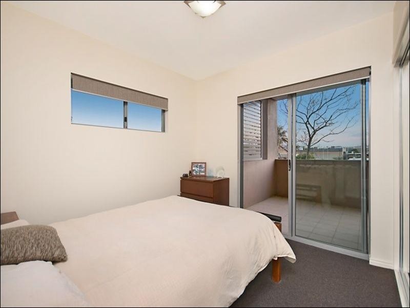 4/215 Wellington Road, East Brisbane QLD 4169
