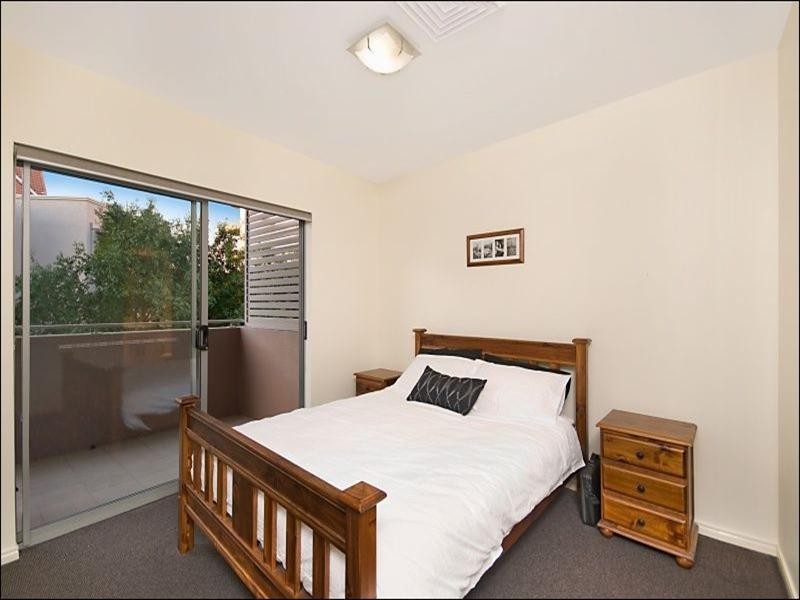 4/215 Wellington Road, East Brisbane QLD 4169