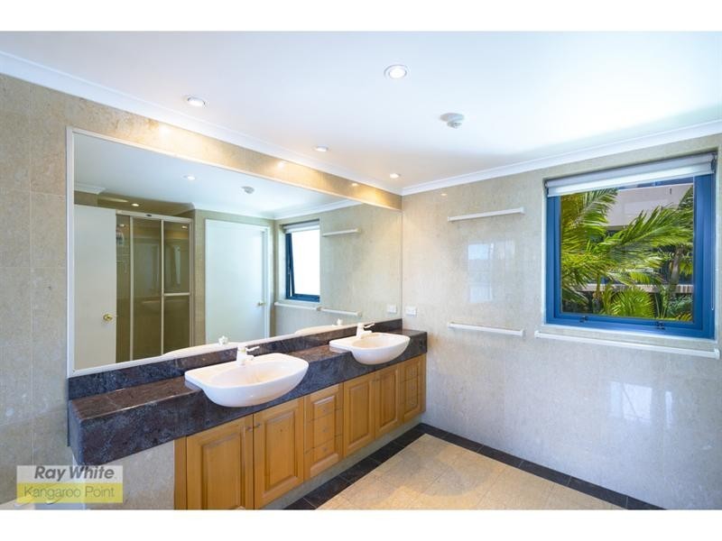 10/8 Goodwin Street, Kangaroo Point QLD 4169