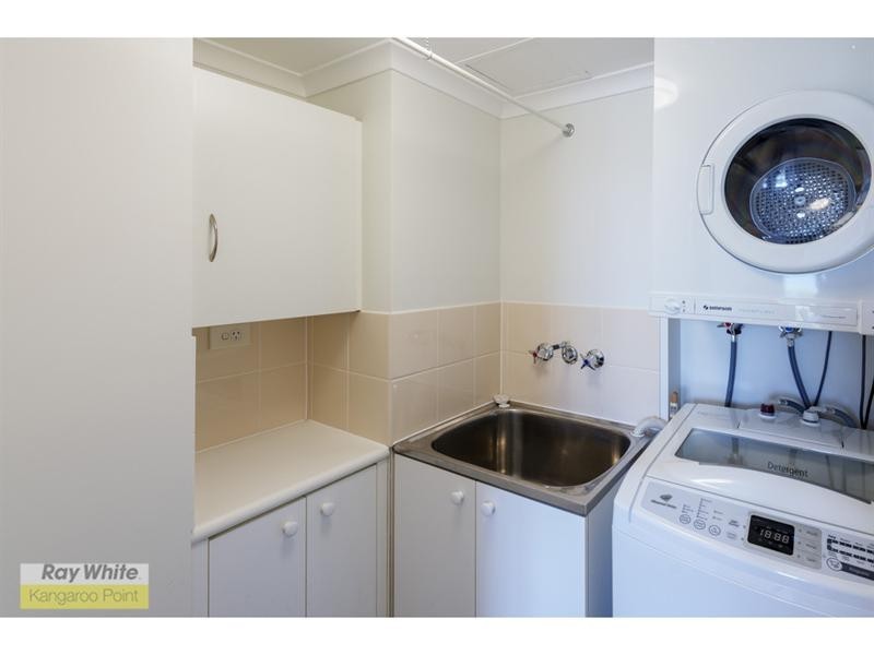 10/8 Goodwin Street, Kangaroo Point QLD 4169