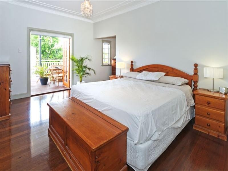 43 Mossgrove Street, Woolloongabba QLD 4102